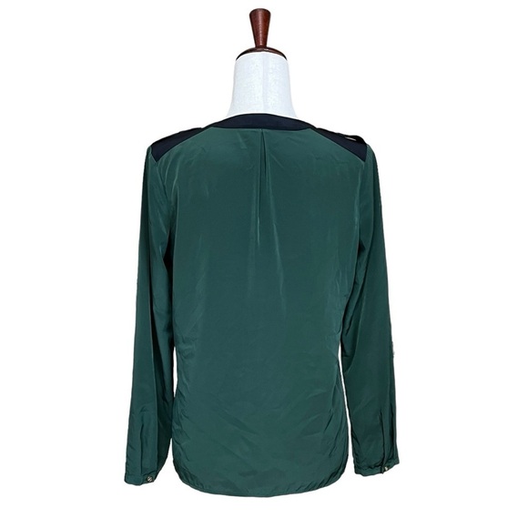 Vince Camuto V-Neck Long Sleeve Blouse. Green and Black. Size XS #1321 - Picture 4 of 5